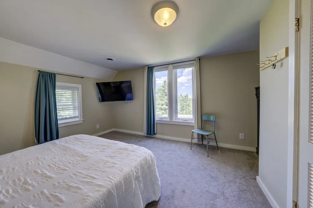 10860 S West Bayshore Drive Elmwood Charter Township MI 49684
