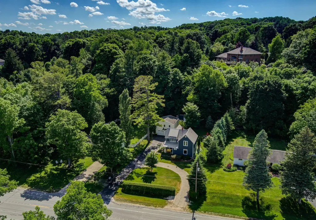 10860 S West Bayshore Drive Elmwood Charter Township MI 49684