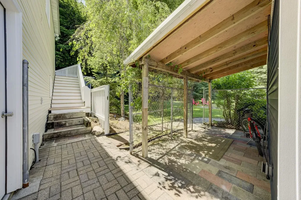 10860 S West Bayshore Drive Elmwood Charter Township MI 49684