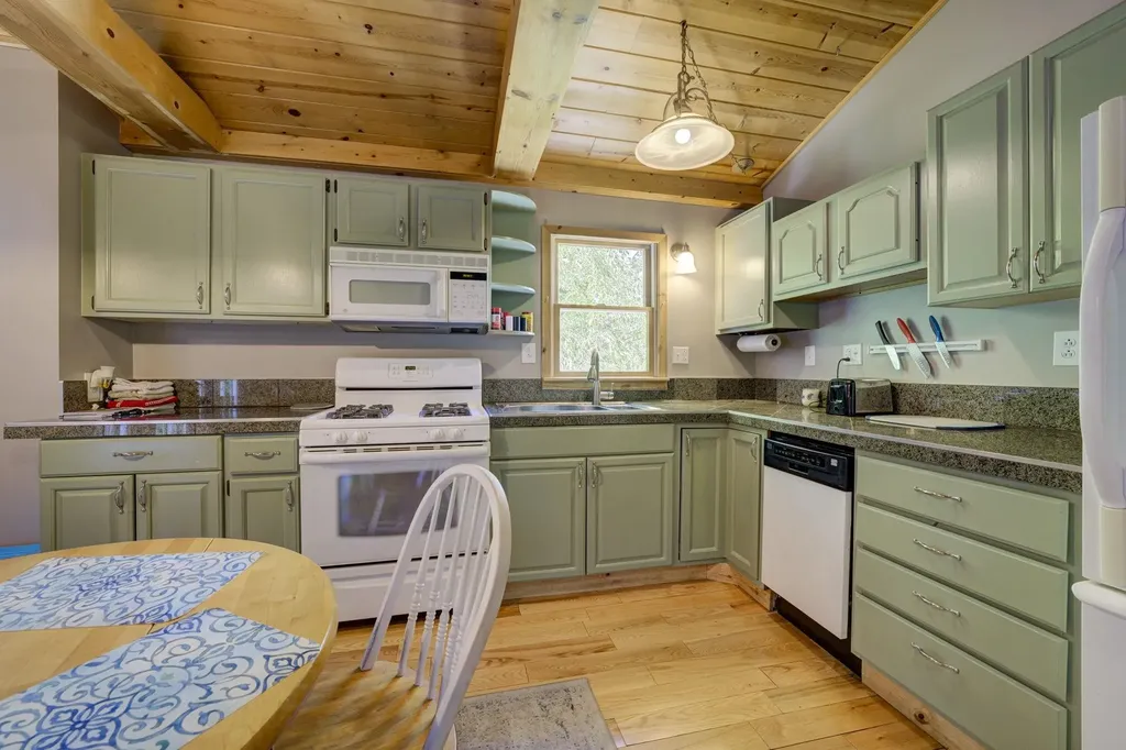 10860 S West Bayshore Drive Elmwood Charter Township MI 49684