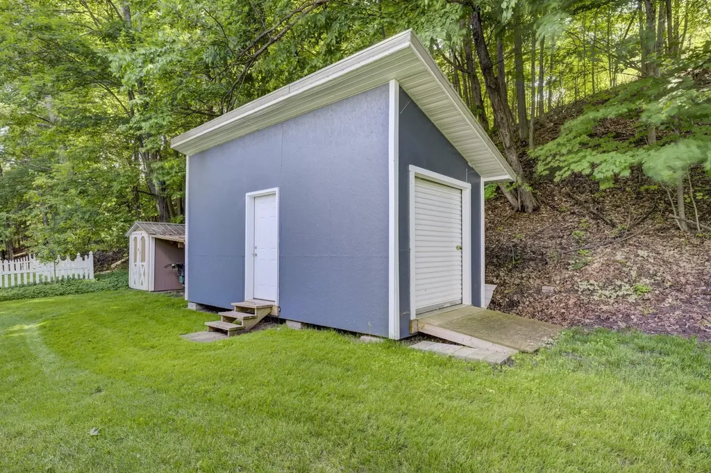 10860 S West Bayshore Drive Elmwood Charter Township MI 49684