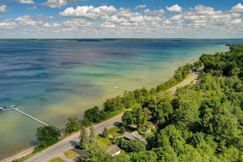 10860 S West Bayshore Drive Elmwood Charter Township MI 49684