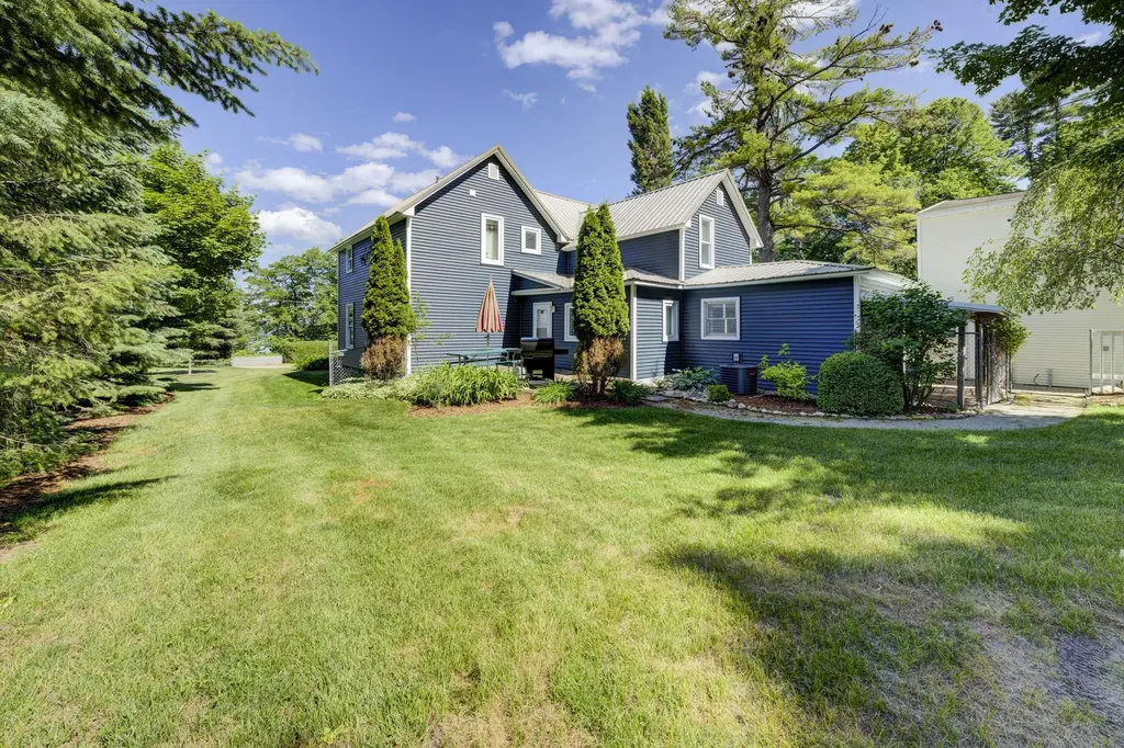 10860 S West Bayshore Drive Elmwood Charter Township MI 49684