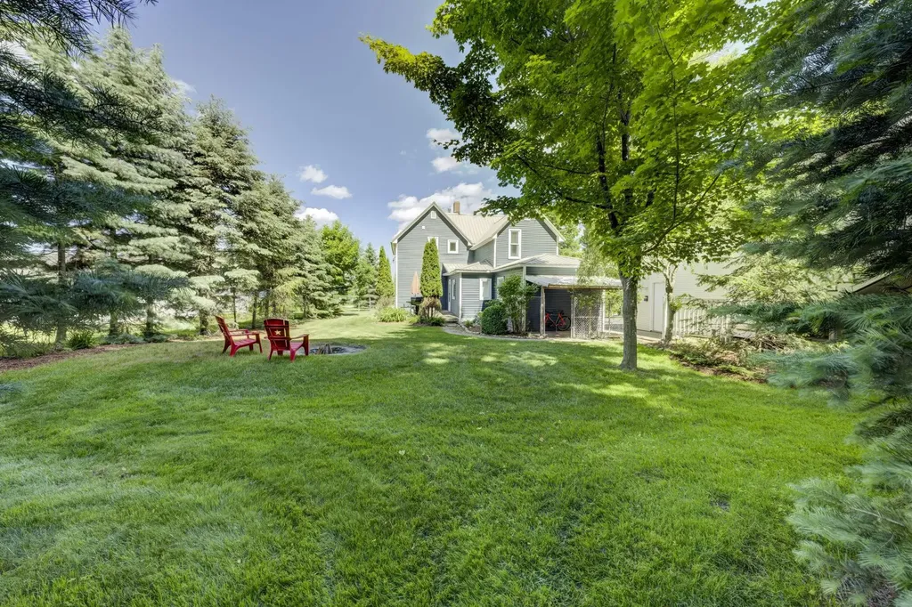 10860 S West Bayshore Drive Elmwood Charter Township MI 49684