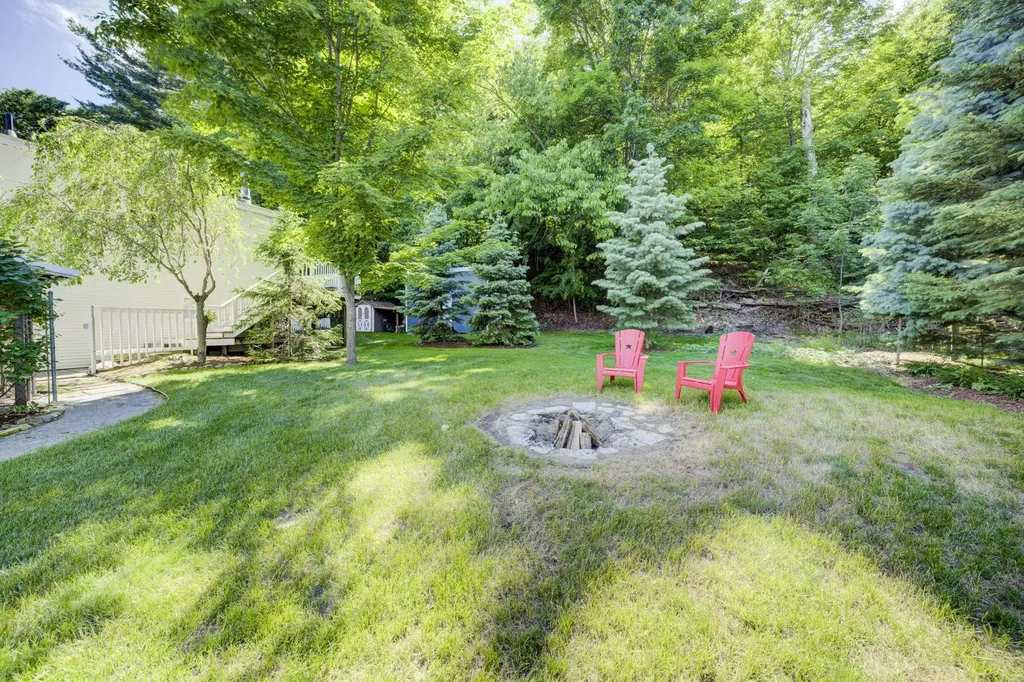 10860 S West Bayshore Drive Elmwood Charter Township MI 49684