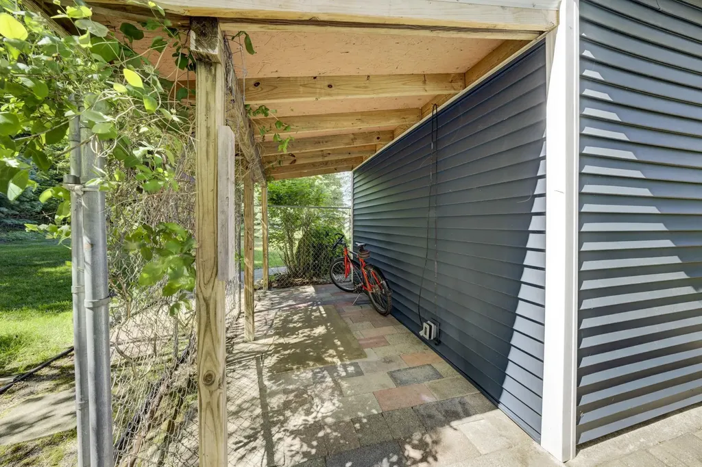 10860 S West Bayshore Drive Elmwood Charter Township MI 49684