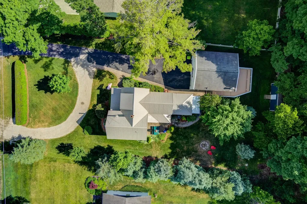 10860 S West Bayshore Drive Elmwood Charter Township MI 49684