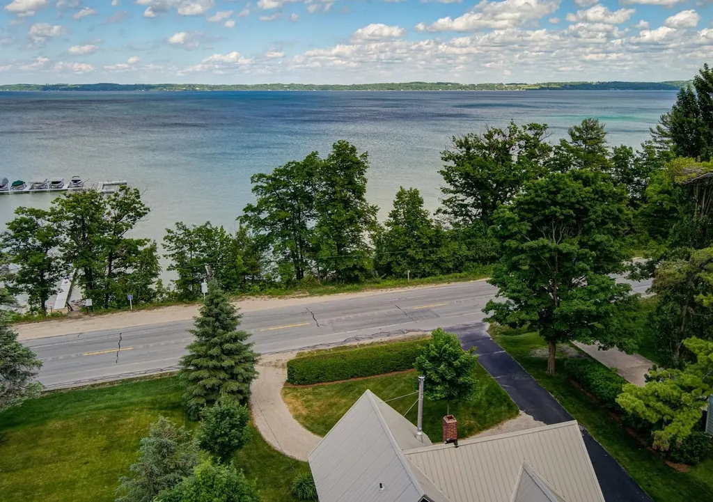 10860 S West Bayshore Drive Elmwood Charter Township MI 49684