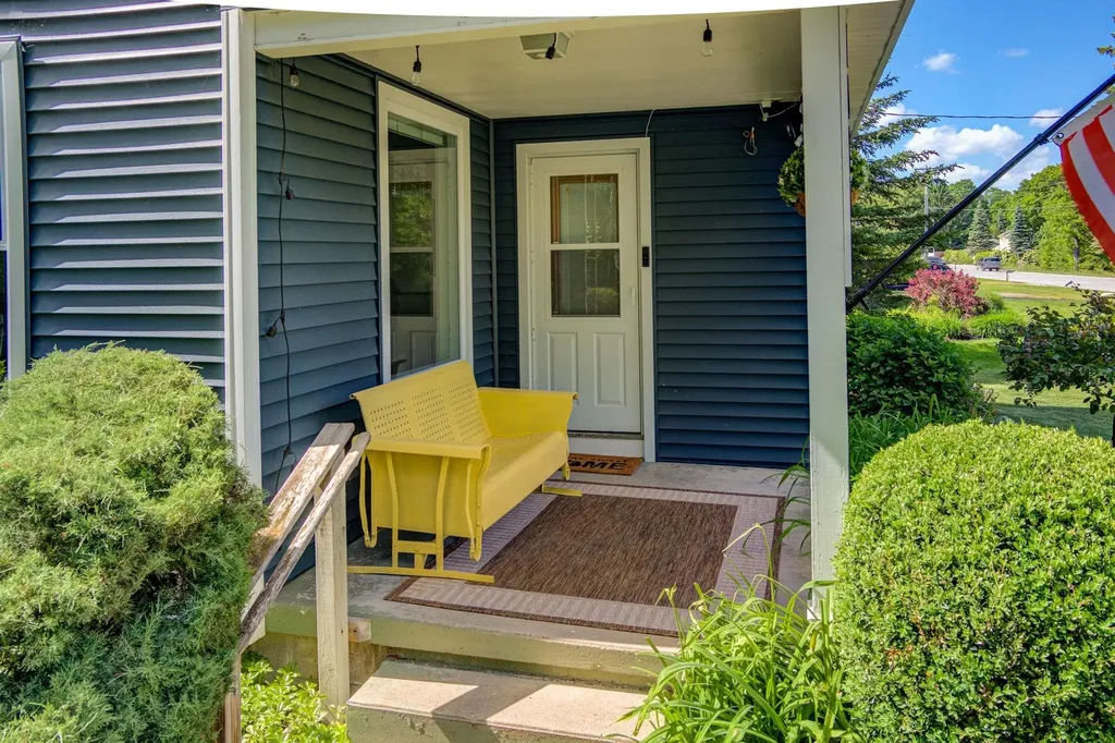 10860 S West Bayshore Drive Elmwood Charter Township MI 49684