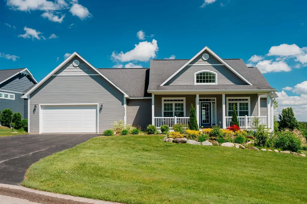 2542 W Crown Drive Garfield Charter Township MI 49685