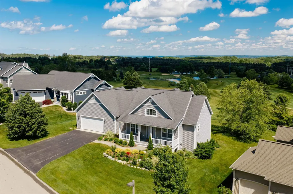 2542 W Crown Drive Garfield Charter Township MI 49685