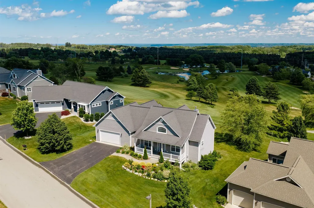 2542 W Crown Drive Garfield Charter Township MI 49685