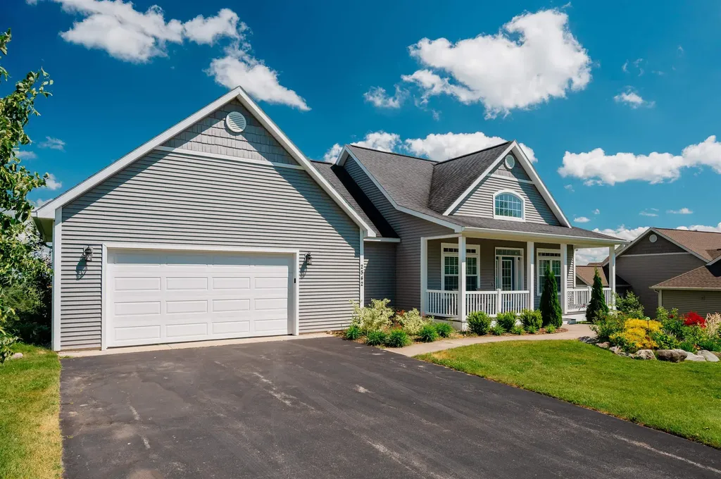 2542 W Crown Drive Garfield Charter Township MI 49685
