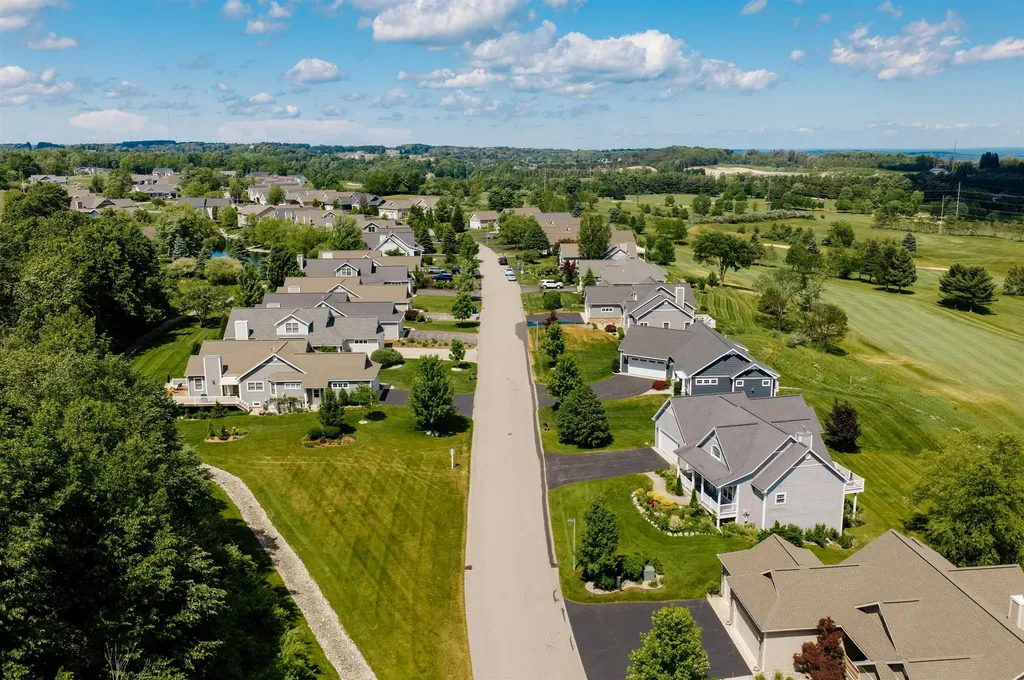 2542 W Crown Drive Garfield Charter Township MI 49685