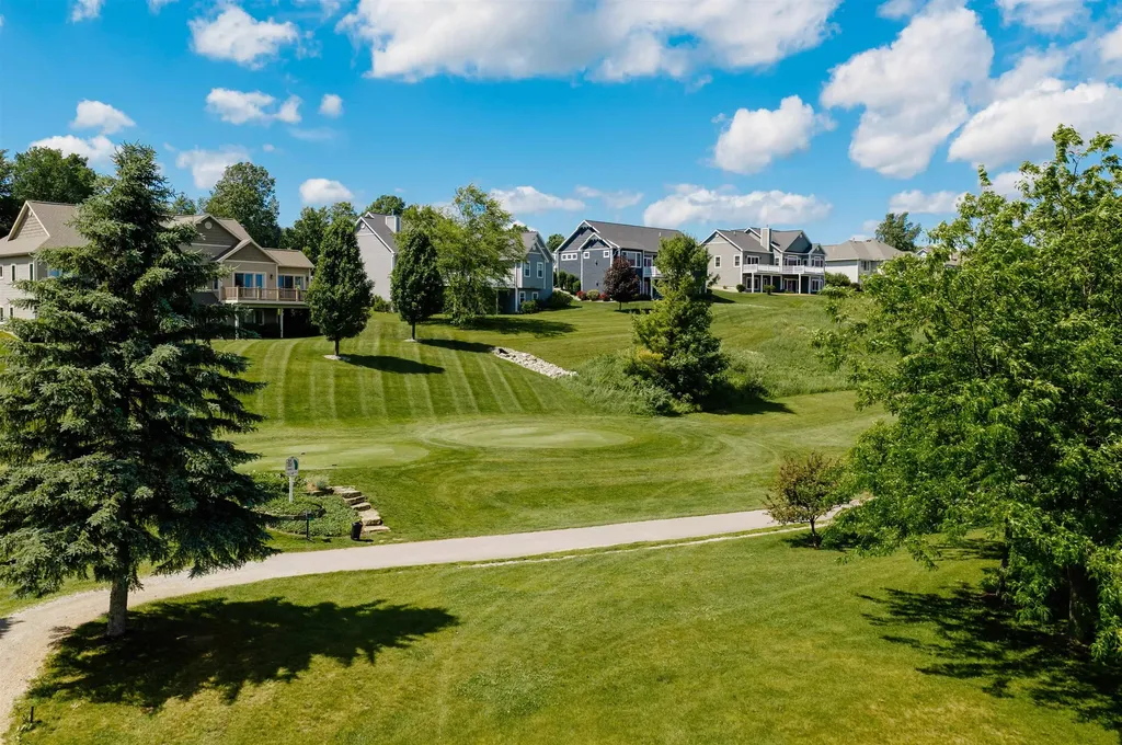 2542 W Crown Drive Garfield Charter Township MI 49685