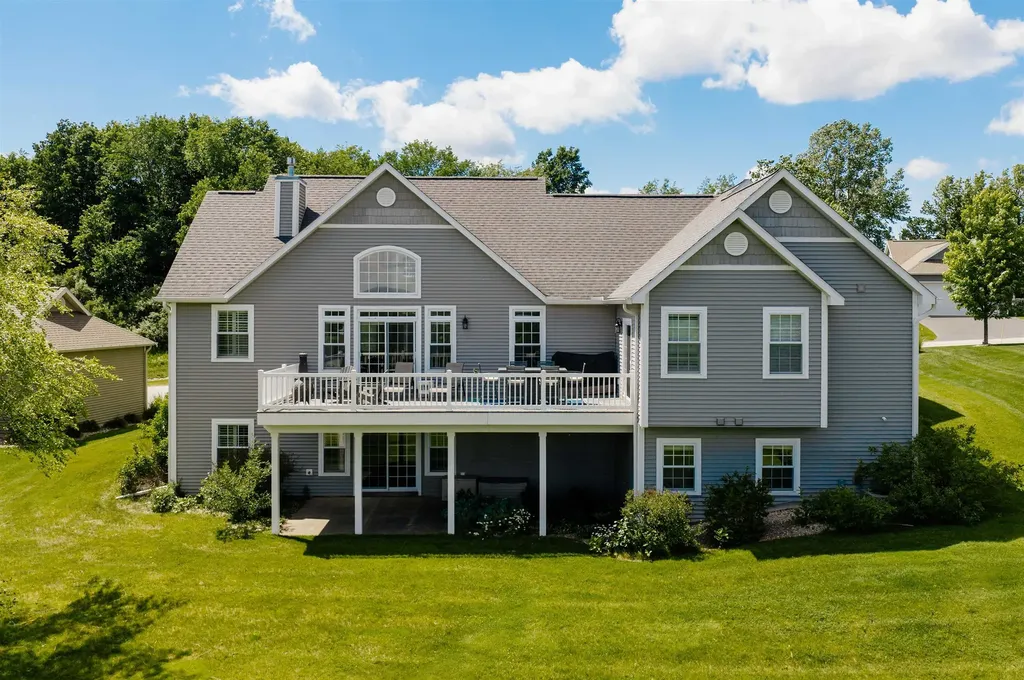 2542 W Crown Drive Garfield Charter Township MI 49685