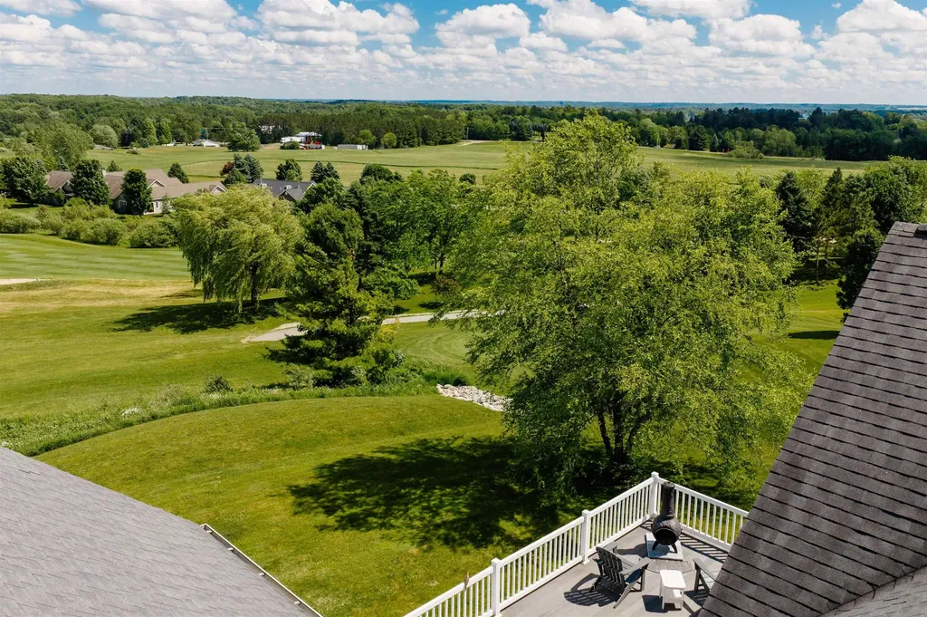 2542 W Crown Drive Garfield Charter Township MI 49685