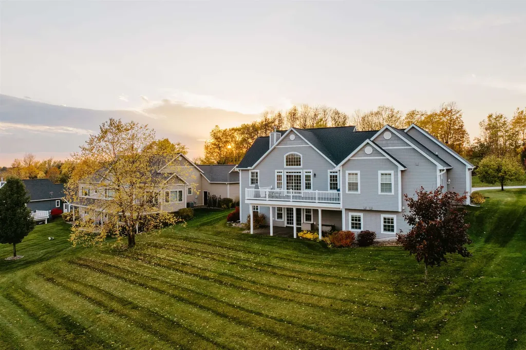 2542 W Crown Drive Garfield Charter Township MI 49685