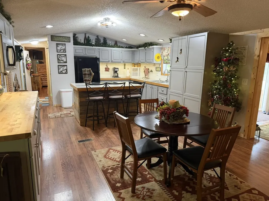 8696 E Hillview Trail Pinora Township MI 49677