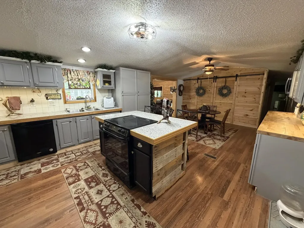 8696 E Hillview Trail Pinora Township MI 49677