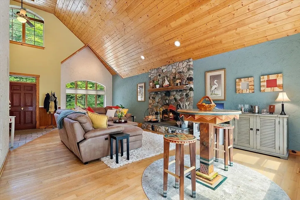 407 N Twin Pines Drive Leland Township MI 49653