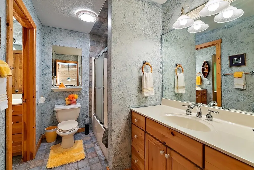 407 N Twin Pines Drive Leland Township MI 49653