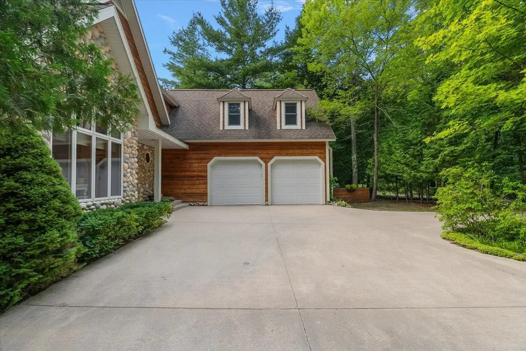 407 N Twin Pines Drive Leland Township MI 49653