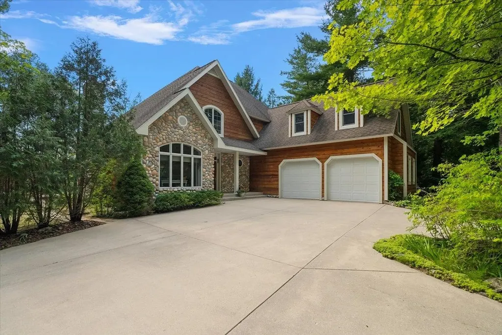 407 N Twin Pines Drive Leland Township MI 49653