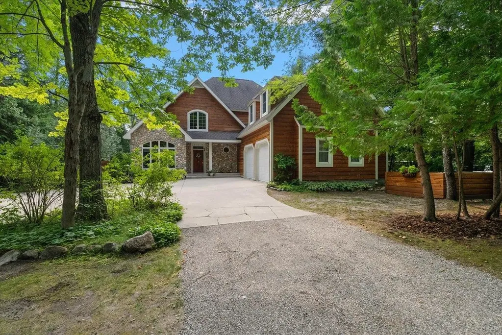 407 N Twin Pines Drive Leland Township MI 49653