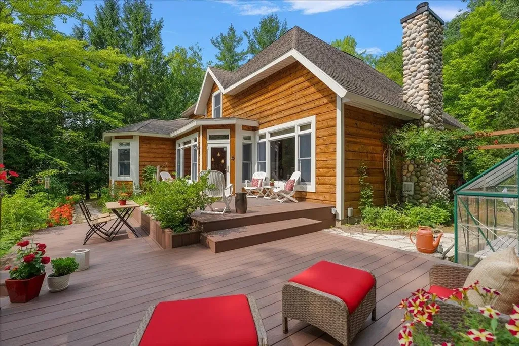 407 N Twin Pines Drive Leland Township MI 49653