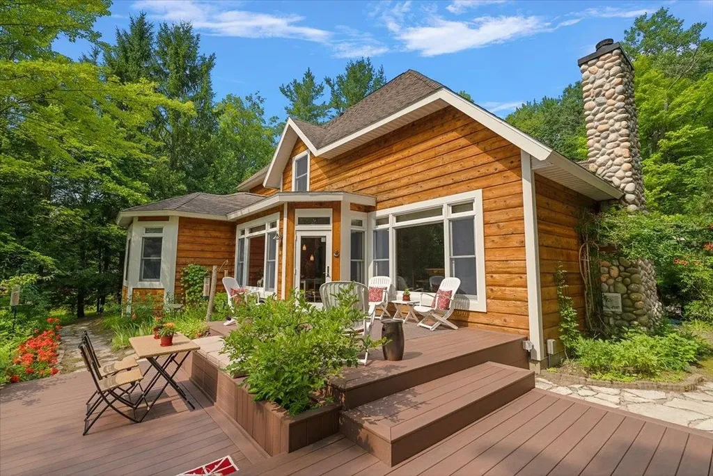 407 N Twin Pines Drive Leland Township MI 49653