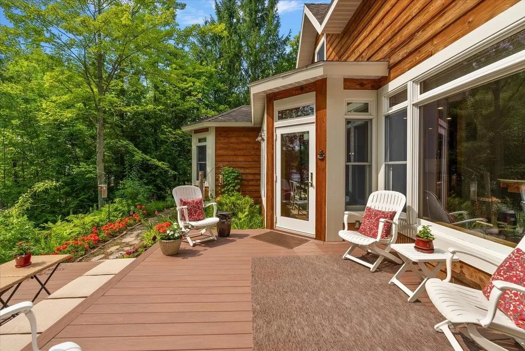 407 N Twin Pines Drive Leland Township MI 49653