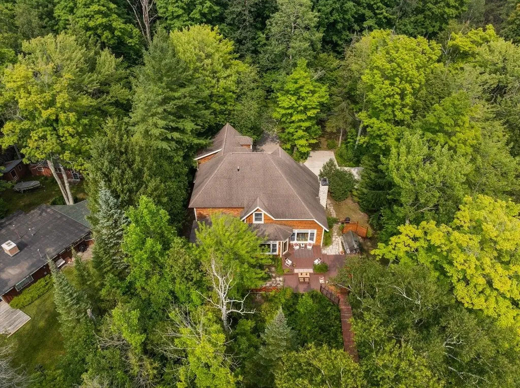 407 N Twin Pines Drive Leland Township MI 49653
