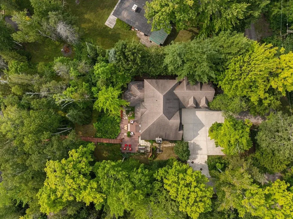 407 N Twin Pines Drive Leland Township MI 49653