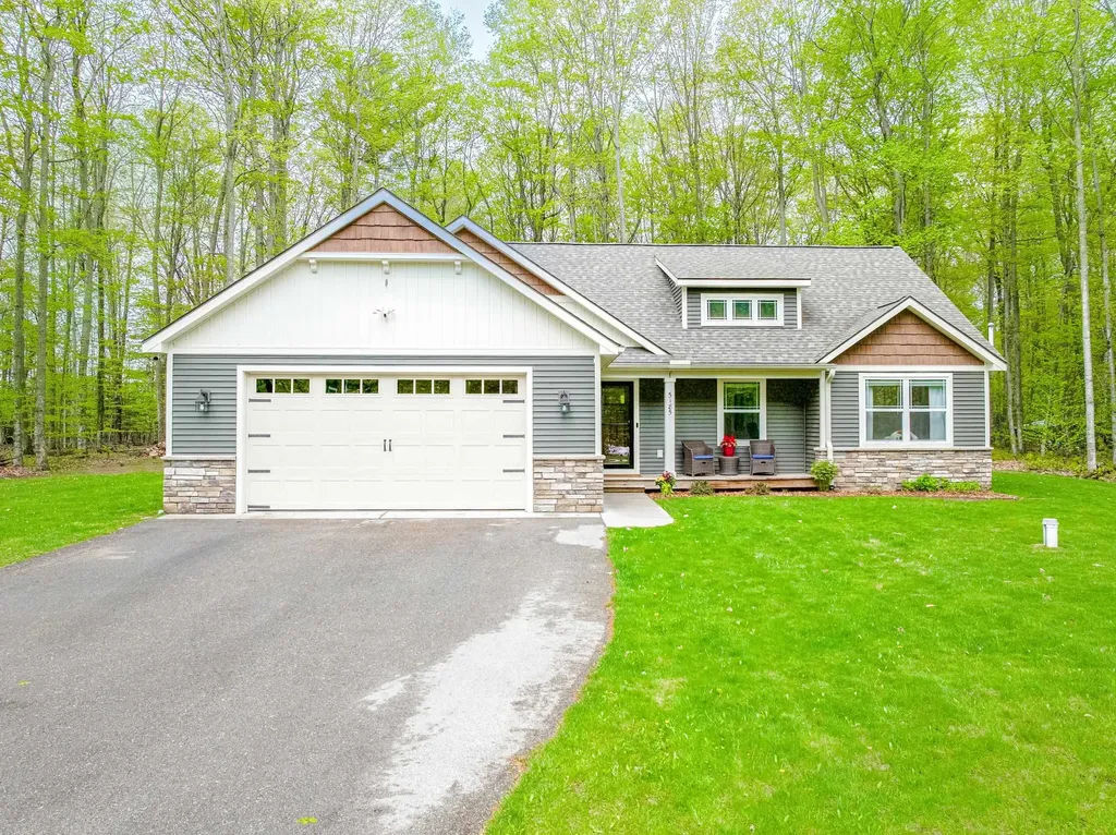 5185 Jacks Trail Long Lake Township MI 49684