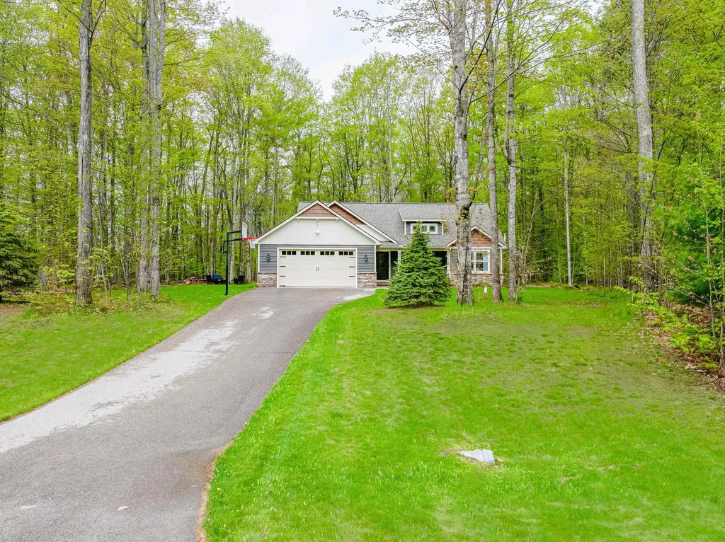5185 Jacks Trail Long Lake Township MI 49684