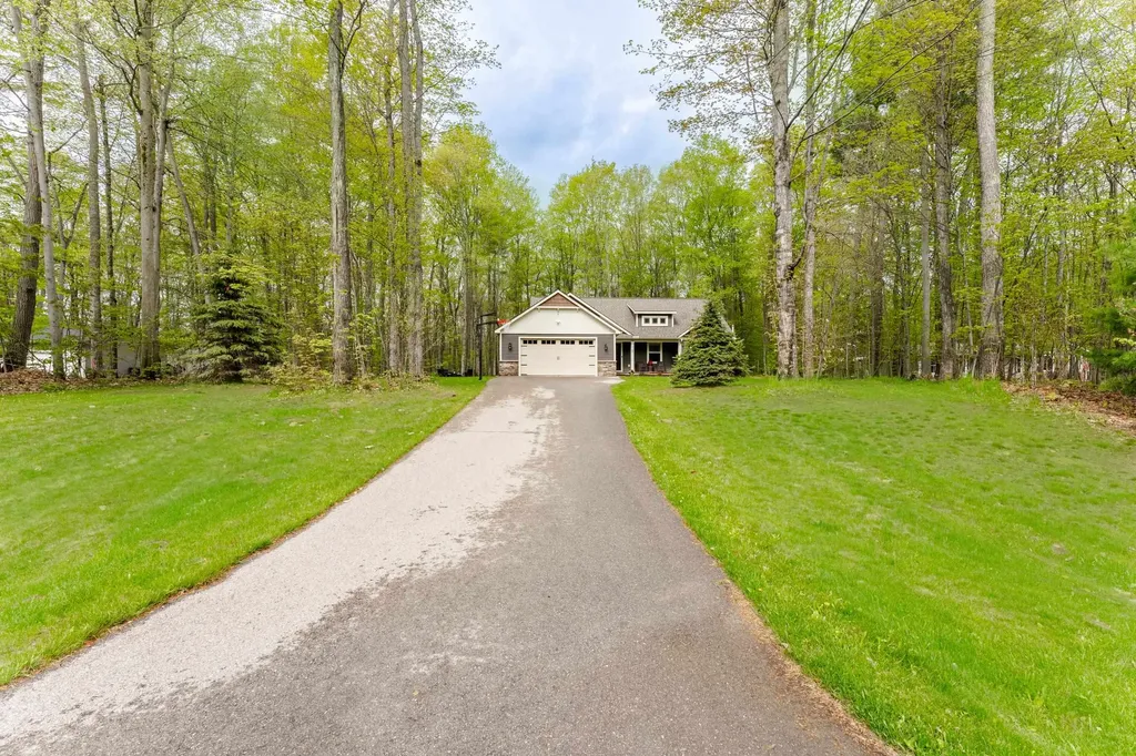 5185 Jacks Trail Long Lake Township MI 49684