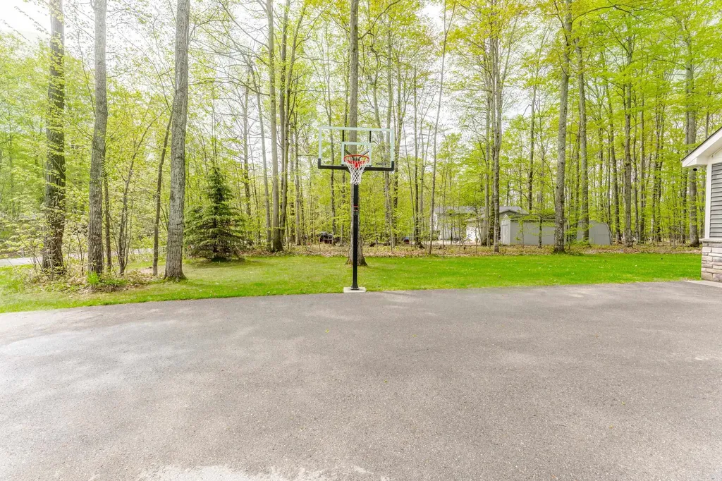 5185 Jacks Trail Long Lake Township MI 49684
