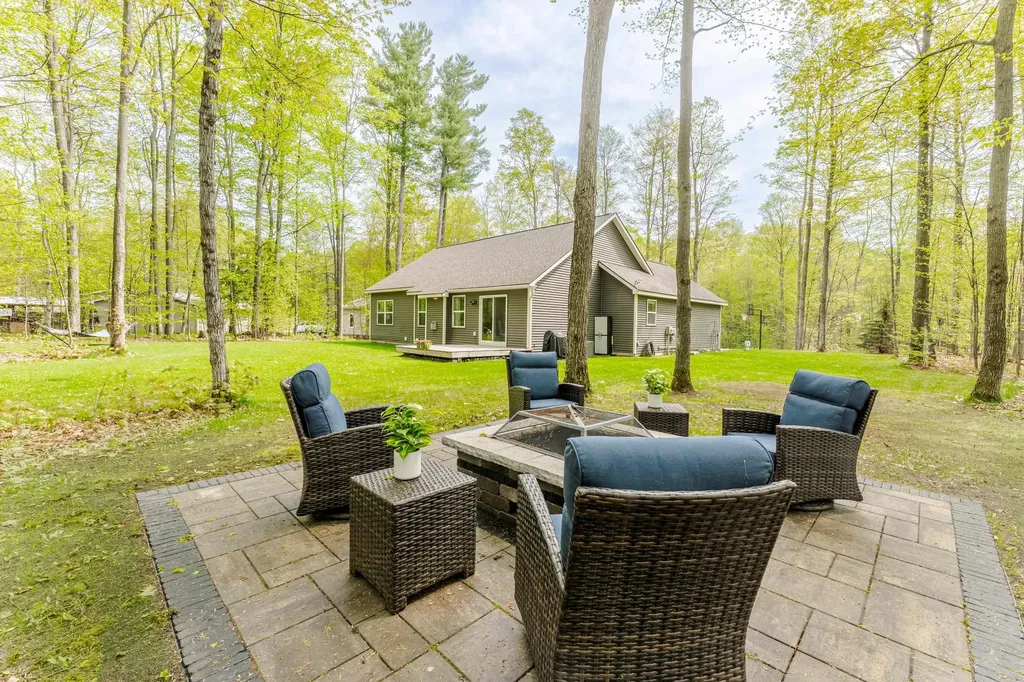 5185 Jacks Trail Long Lake Township MI 49684