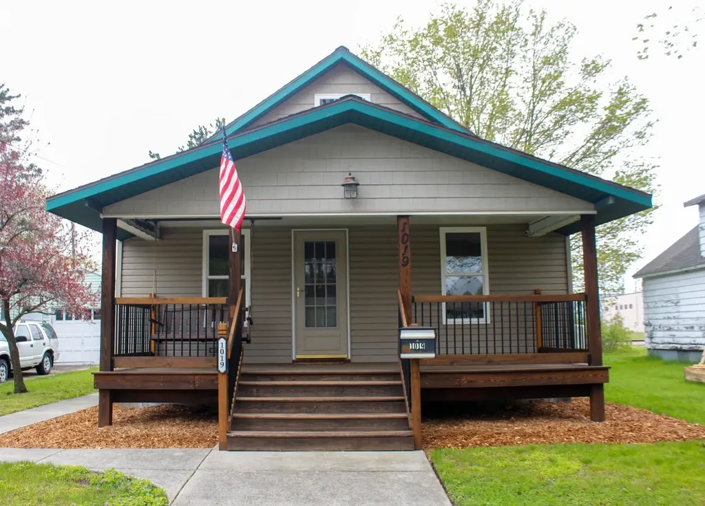 1019 2nd Avenue Cadillac City MI 49601