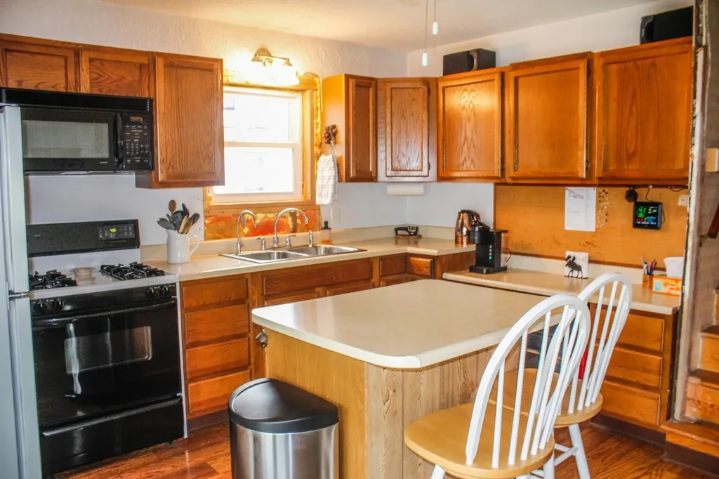 1019 2nd Avenue Cadillac City MI 49601