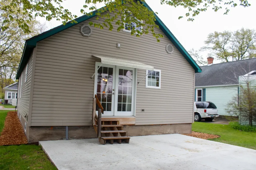 1019 2nd Avenue Cadillac City MI 49601