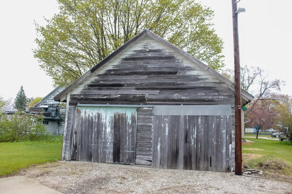 1019 2nd Avenue Cadillac City MI 49601