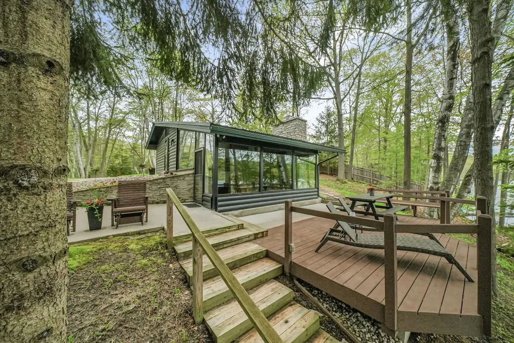 306 Highview Road East Bay Township MI 49696
