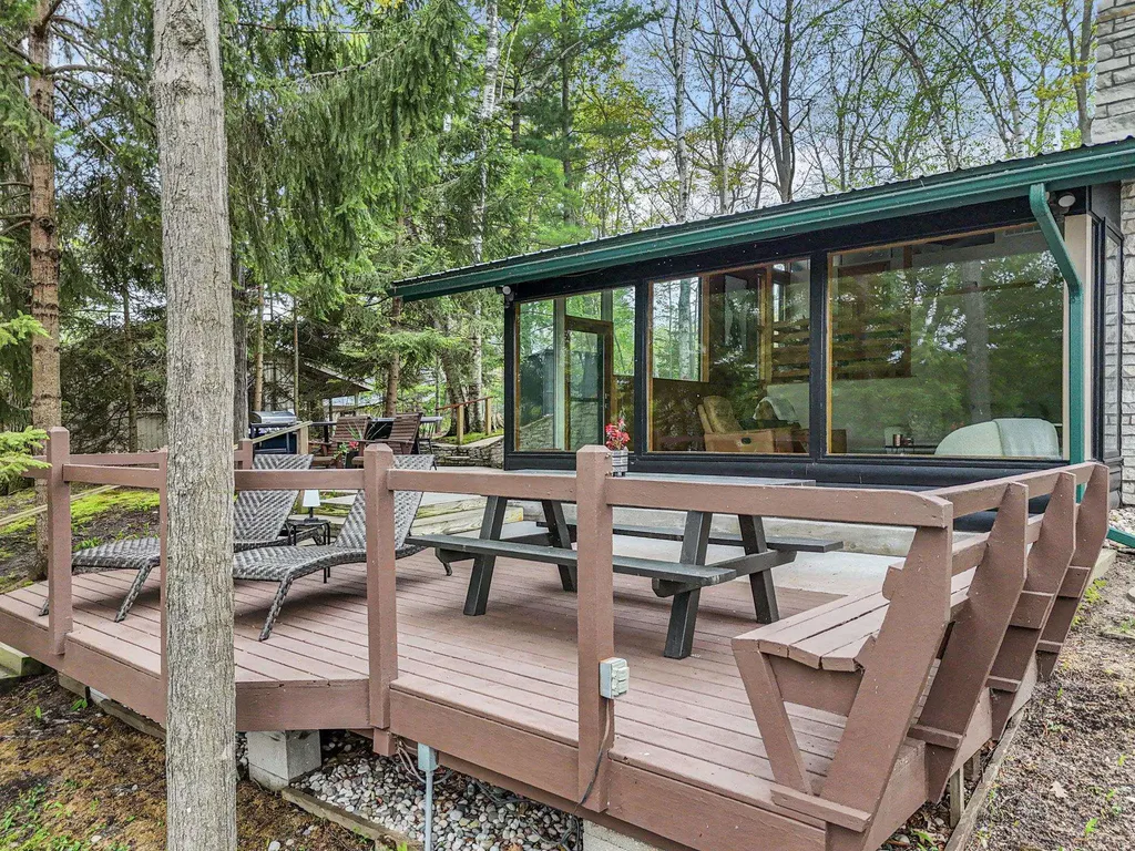 306 Highview Road East Bay Township MI 49696