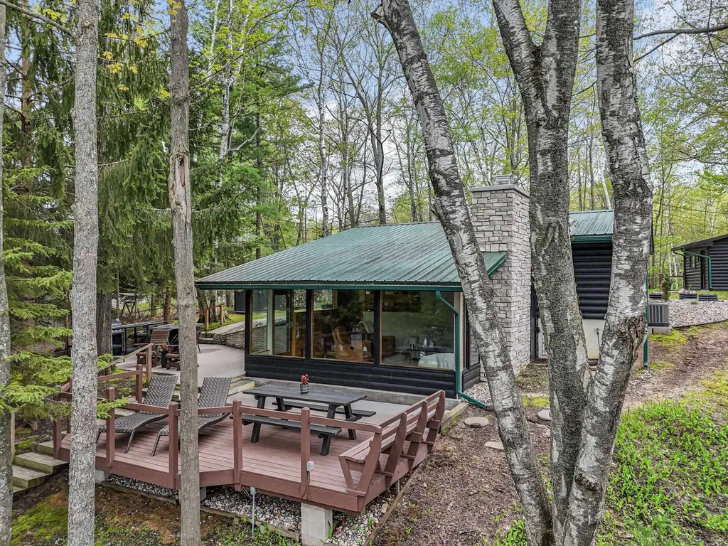 306 Highview Road East Bay Township MI 49696
