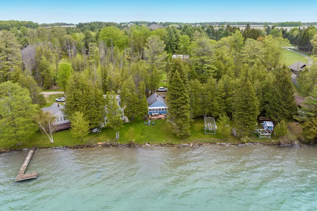 8834 Cedar Street Milton Township MI 49676