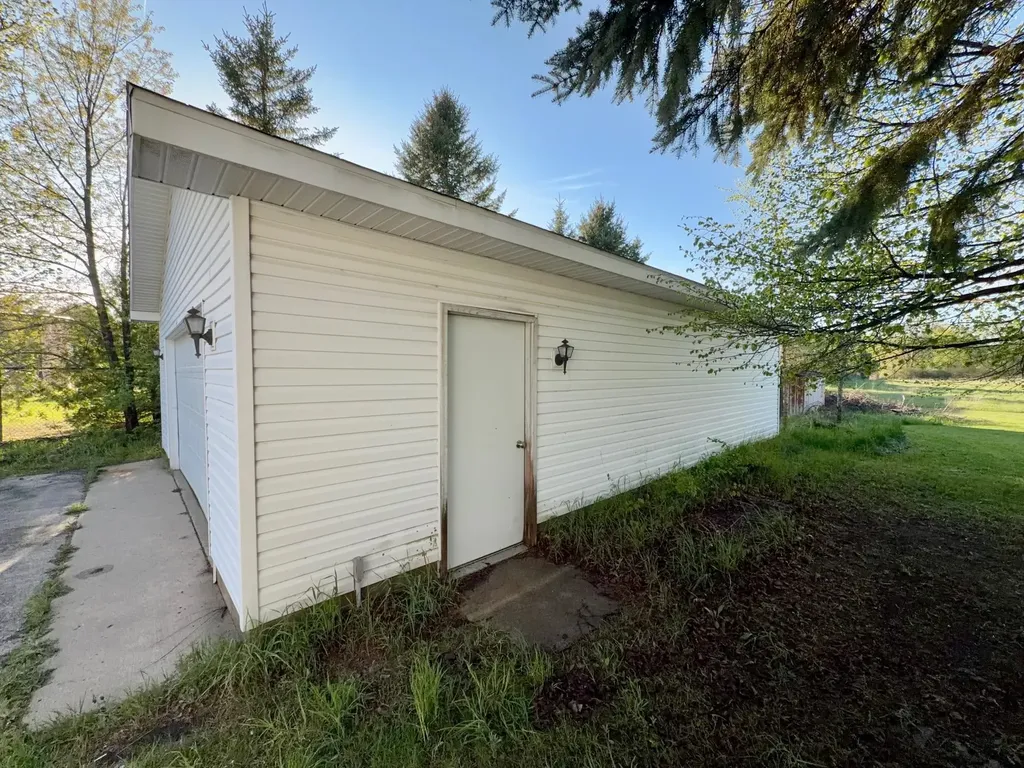 13764 Winters Road Milton Township MI 49648