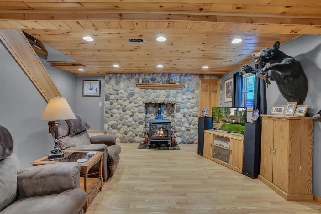 812 Brandon Drive Cherry Grove Township MI 49601