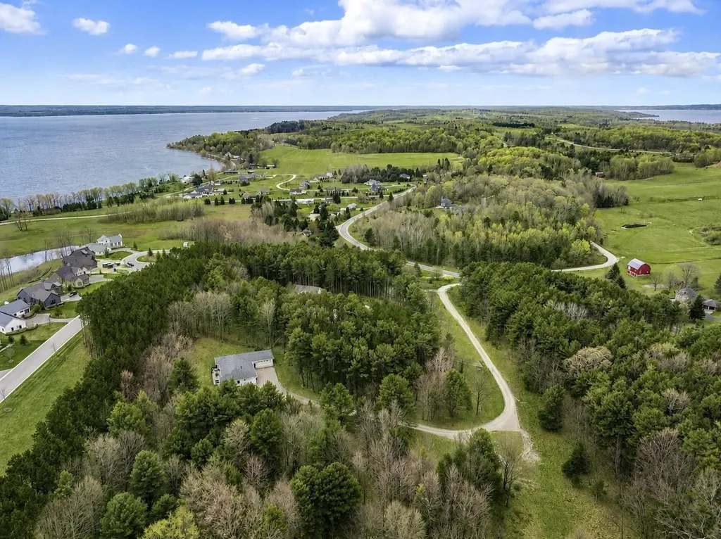 3992 Hidden Hills Court Peninsula Township MI 49686